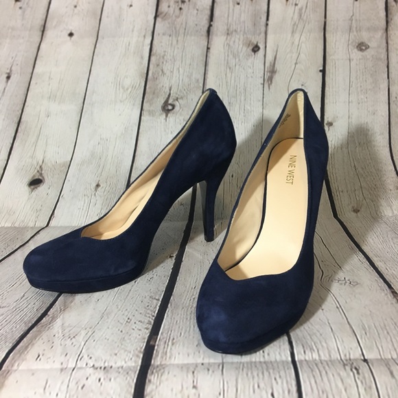 nine west navy pumps
